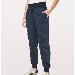 Dance studio mid rise jogger